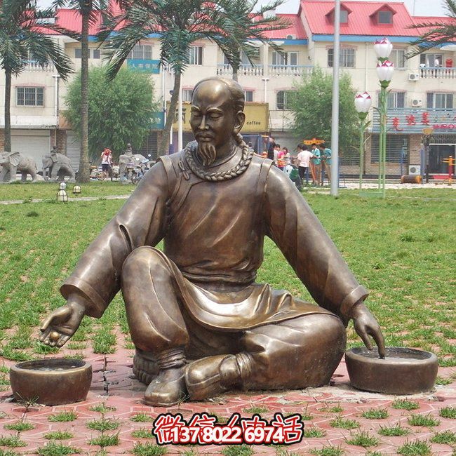 仿銅人物玻璃鋼景觀綠化草坪，提升公園創意氛圍