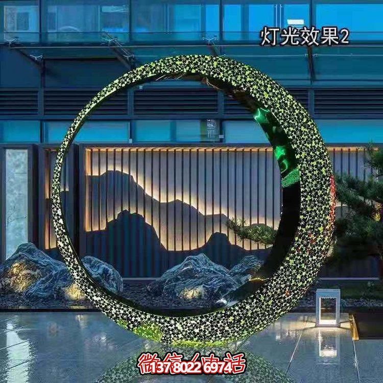 不銹鋼燈光圓環，營造月亮美景