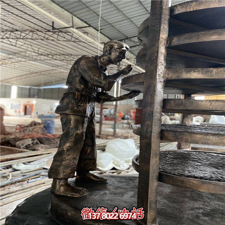 玻璃鋼仿銅人物擺件，點綴戶外園林景觀