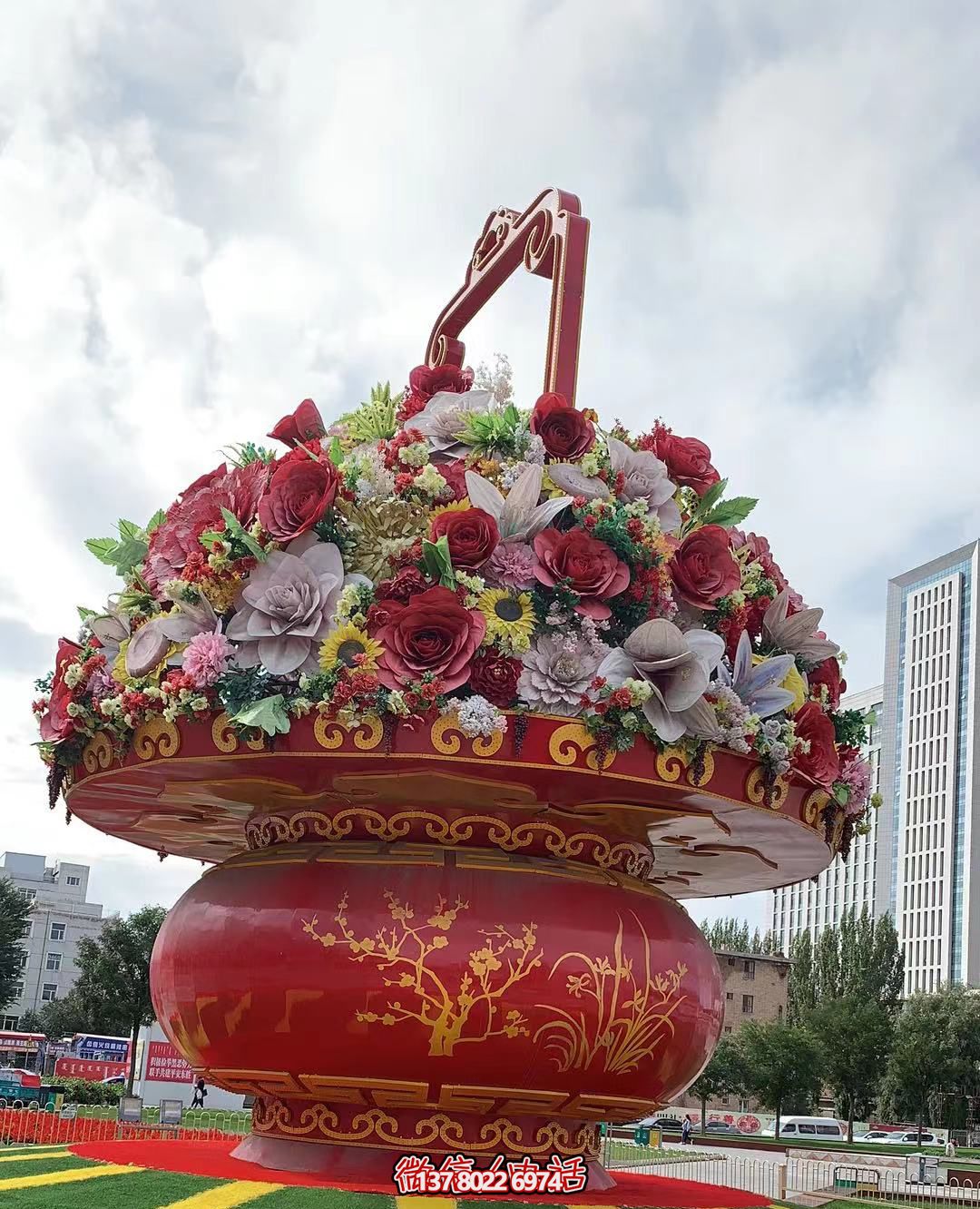 現代五彩花籃，給城市廣場帶來活力