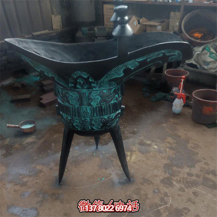 青銅仿古器皿，景觀雕塑擺放，點綴景區園林