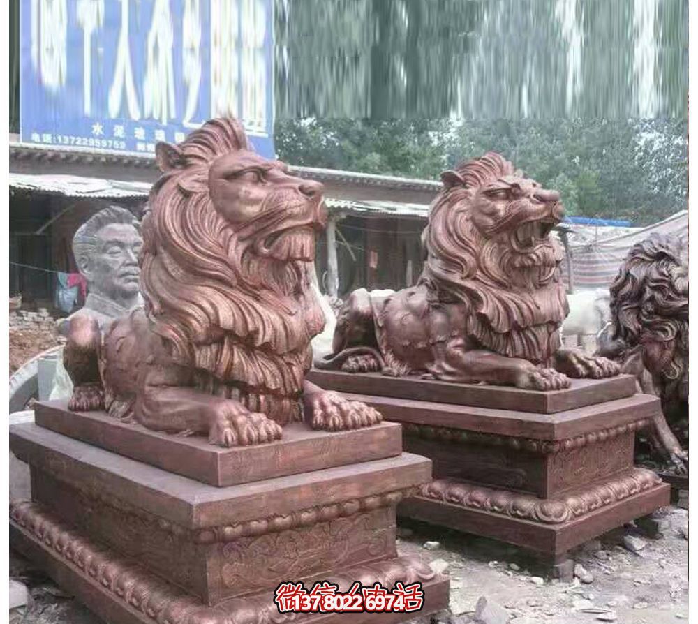 趴窩紅雕獅子仿真雕塑，守護晚霞鎮宅之美