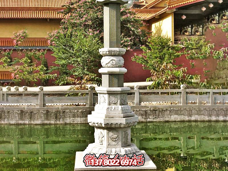 佛家寺院大殿門(mén)口擺放漢白玉石經(jīng)幢 佛家寺院大殿門(mén)口擺放漢白玉石經(jīng)幢