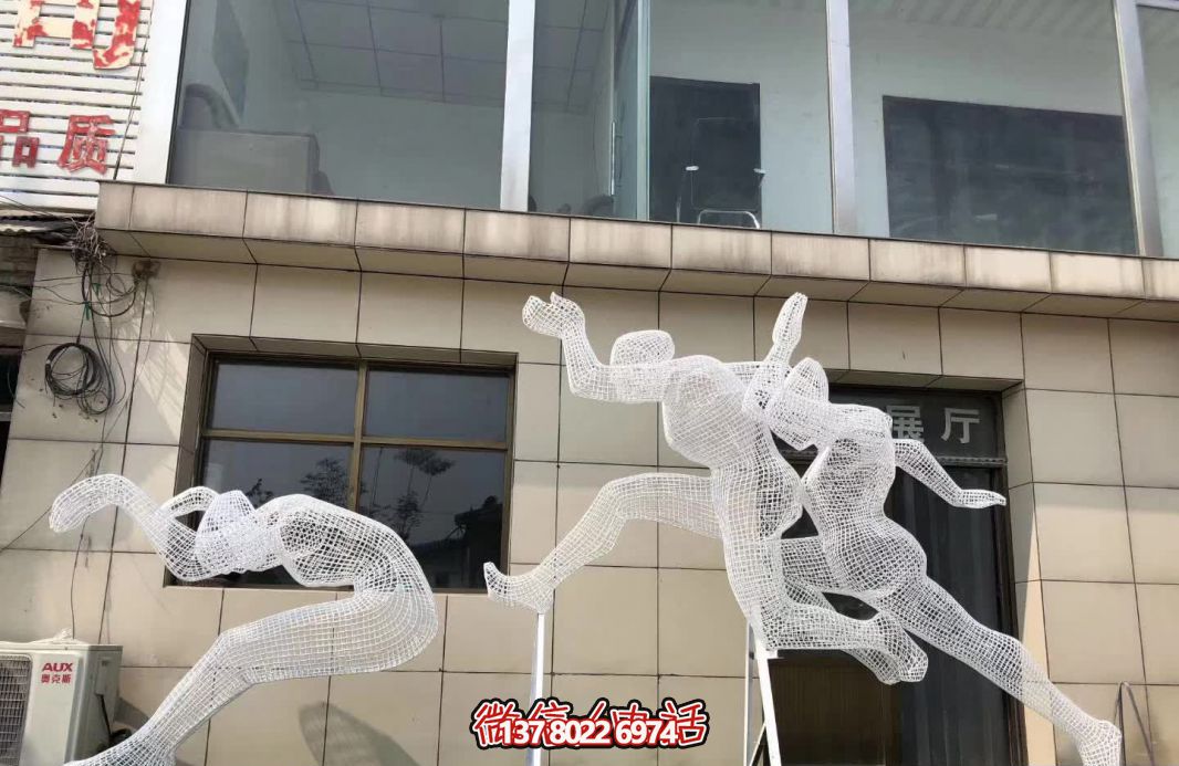 學(xué)院操場(chǎng)創(chuàng)意網(wǎng)格不銹鋼運(yùn)動(dòng)跳遠(yuǎn)人物雕塑